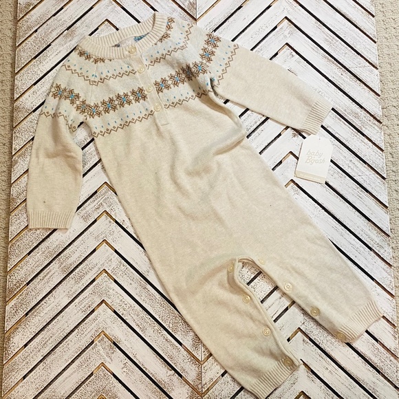 BNWT Baby OshKosh Fine Knit Onesie 12Mo - Picture 1 of 3